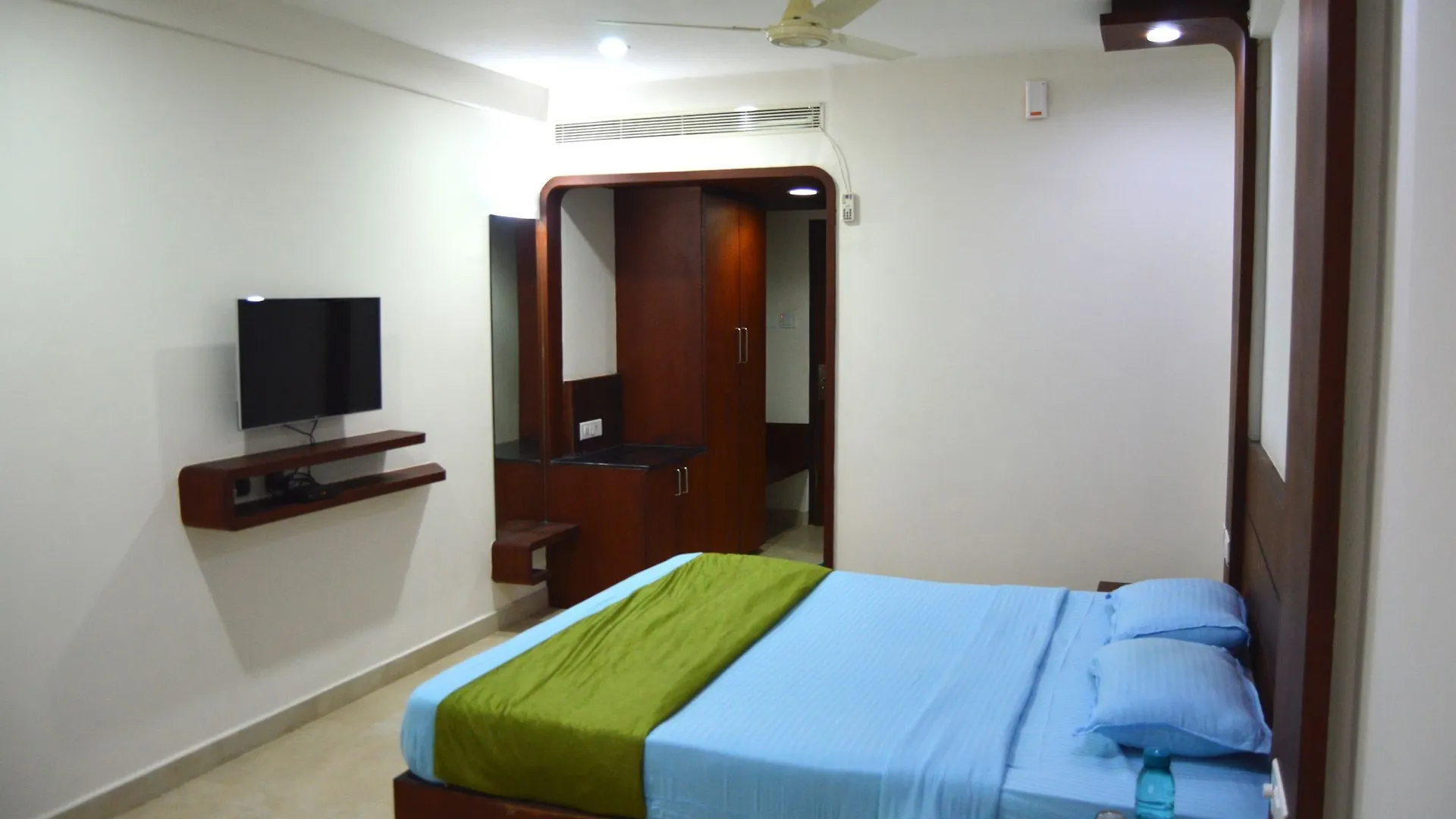 فندق Vedanta Wake Up - Ernakulam North Station Kochi الهند